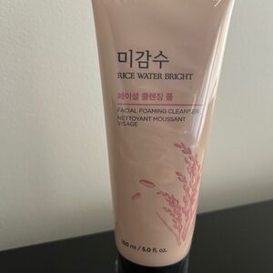 Brand New Face Shop a rice Water Bright Cleansing foam